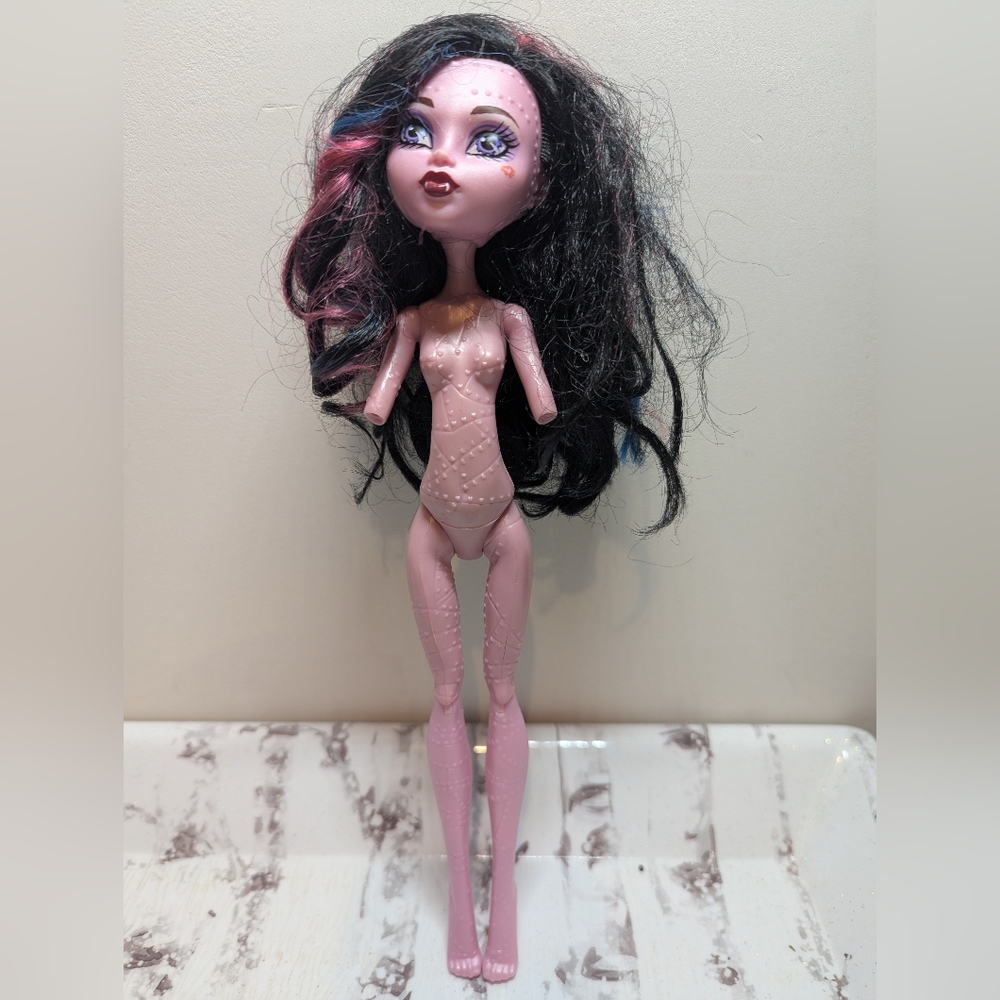 Monster High Dracubecca Freaky Fusion  Doll Missing Hands